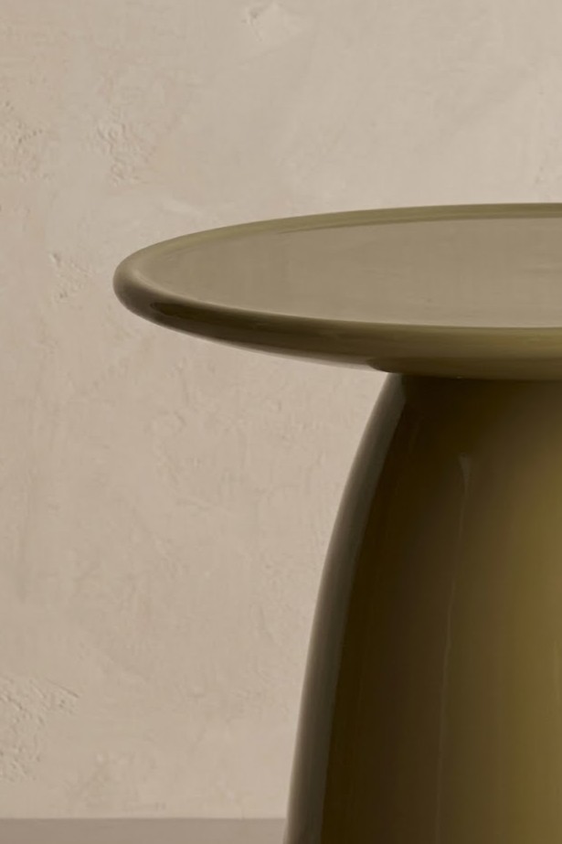 Pedestal Side Table  detail