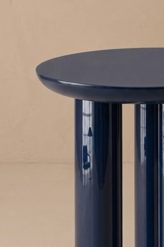 Trio Table detail